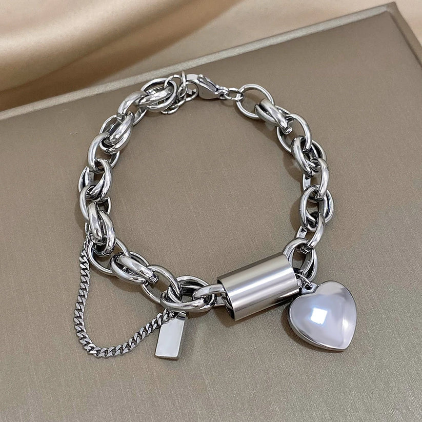 Bracciale spesso a cuore in oro